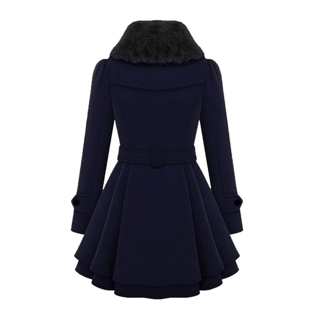 Women's tailored long coat in plush fabric, featuring a sophisticated faux fur collar; winter elegance.