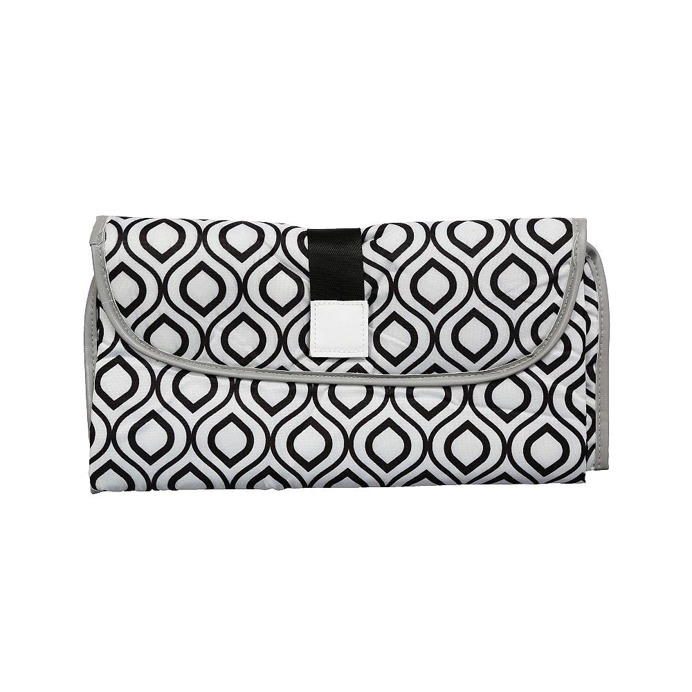 Detail of the secure buckle closure on the portable 3-in-1 baby changing pad for easy transport.