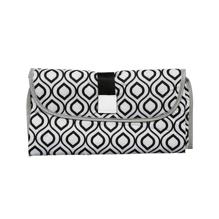 Detail of the secure buckle closure on the portable 3-in-1 baby changing pad for easy transport.