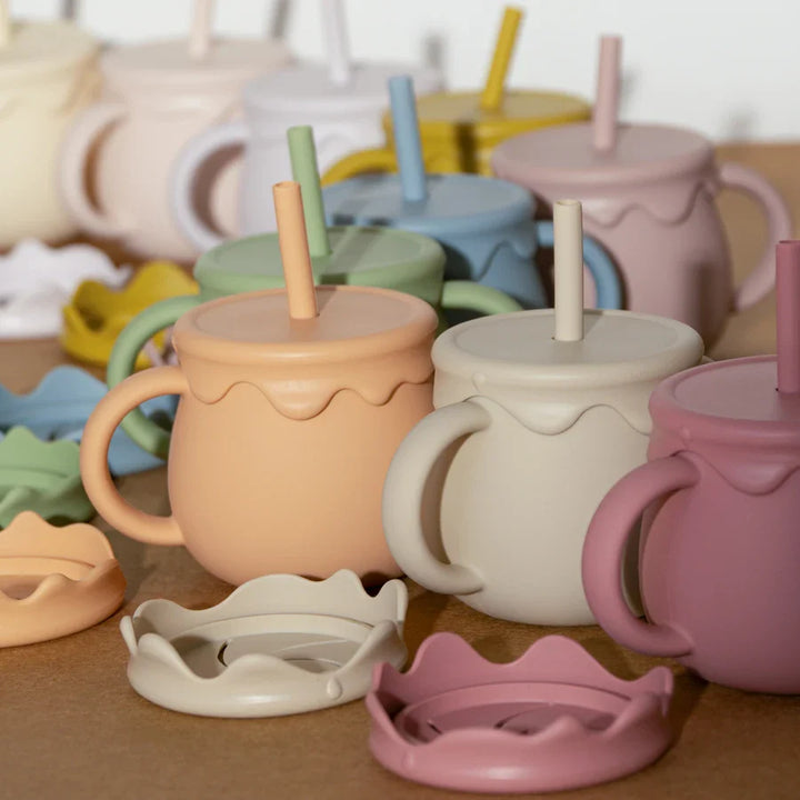 On-the-go baby feeding solution: silicone food container with handle for infants & toddlers.