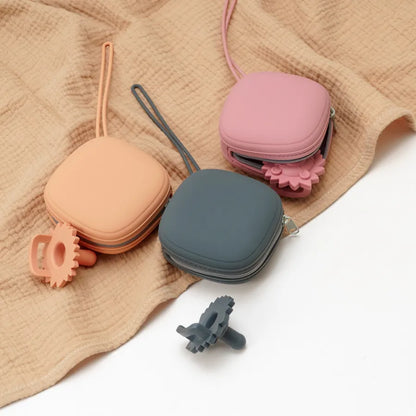 Silicone pacifier holder for infants, durable and portable, keeps baby's soother protected