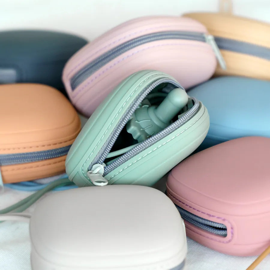 Hygienic soother case, silicone material, keeps baby pacifier clean in travel, newborn care