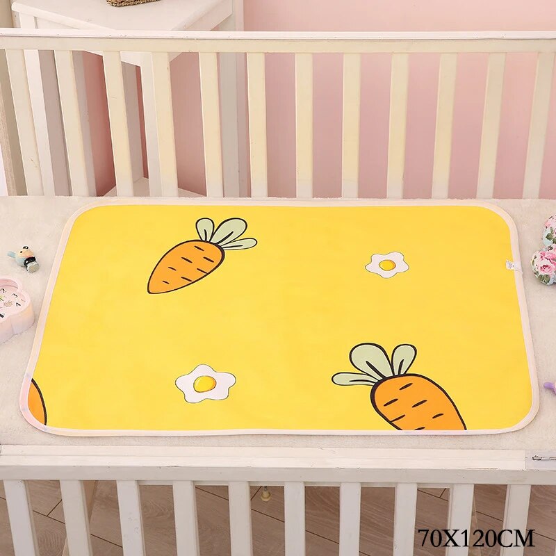 Portable changing mat, waterproof, ideal for baby care, easy to fold and takes up minimal space