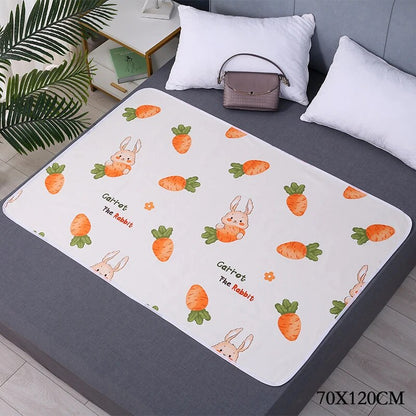 Baby's portable changing mat, waterproof and machine washable cotton, making diaper changes simple