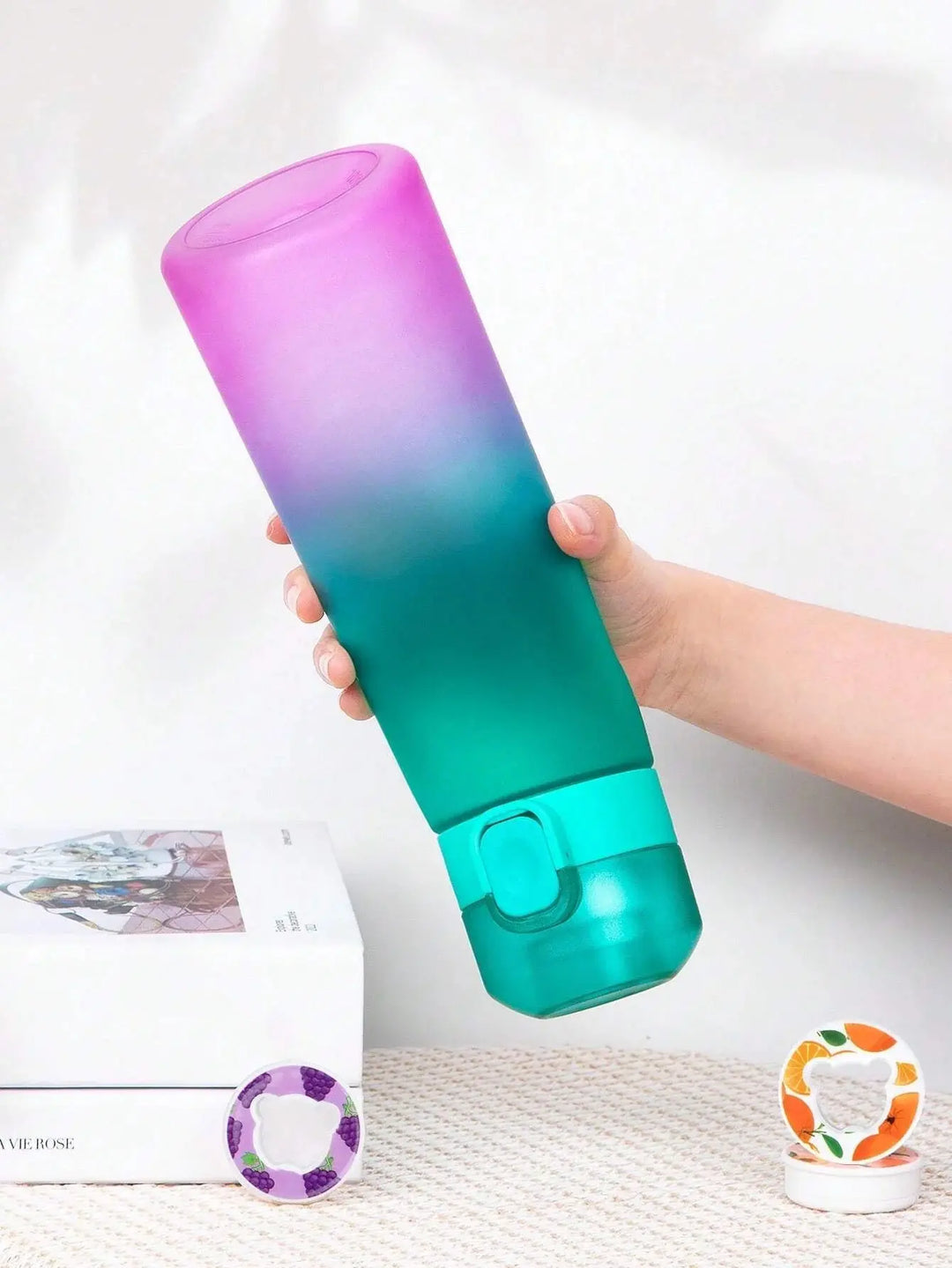 Innovative hydration: 22 fl oz scent bottle for sugar-free flavored water. Reusable & healthy.