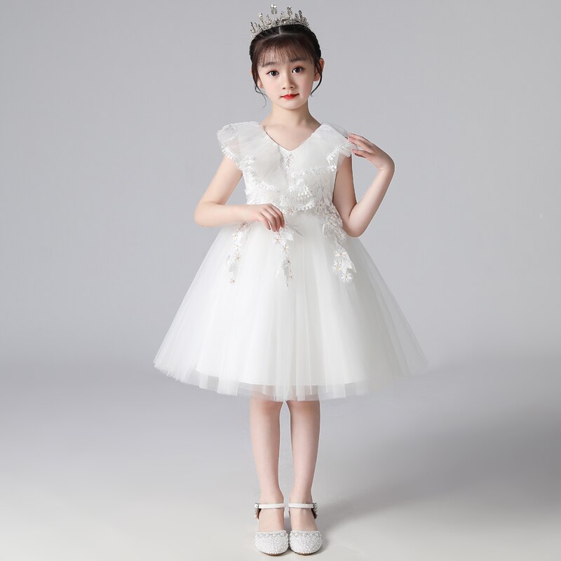 Delicate girls' party dress with floral lace embroidery, a true princess style.