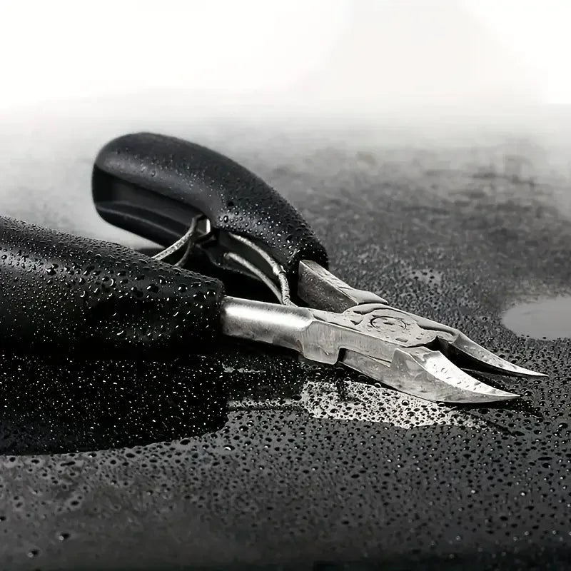 SNIPFORCE PRO toenail clippers, expertly designed for thick and ingrown nails. Ergonomic for comfortable & precise foot care.