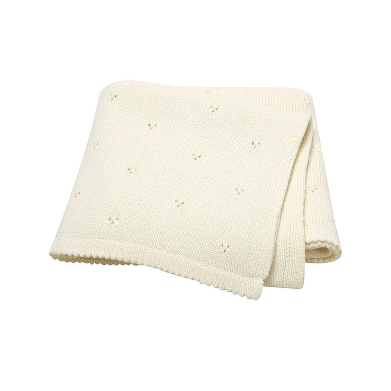 Striped soft cotton baby blanket, modern design for newborns. Ideal for all-season use.