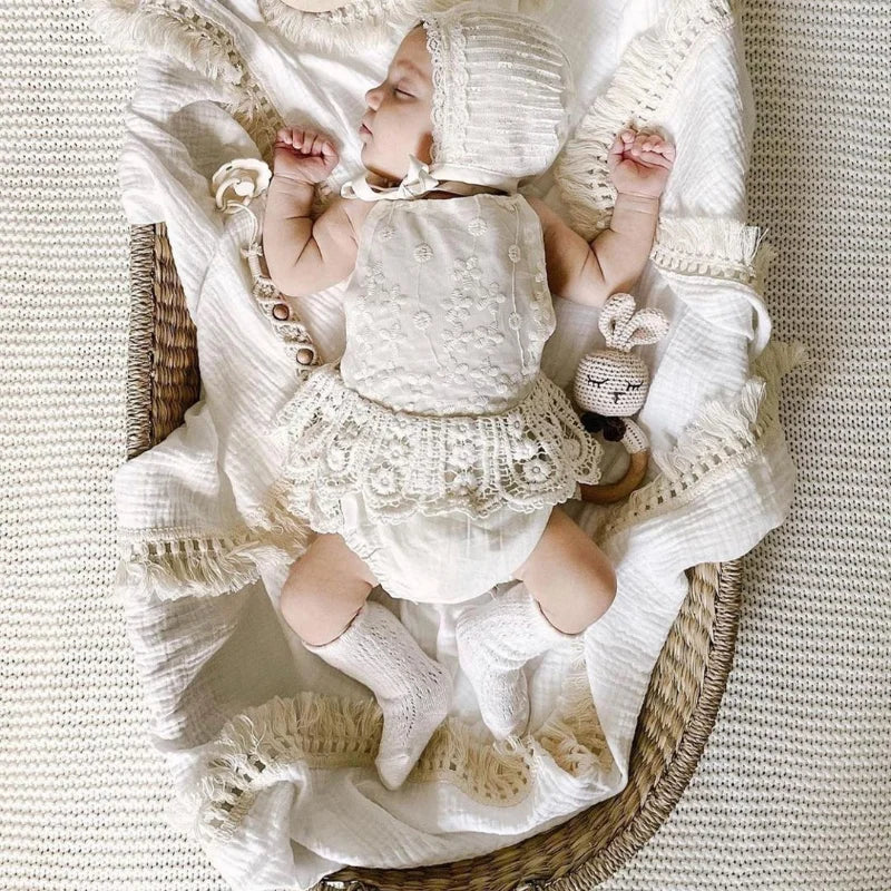 Versatile baby blanket, 100% cotton with stylish tassels, perfect for swaddling and infant receiving
