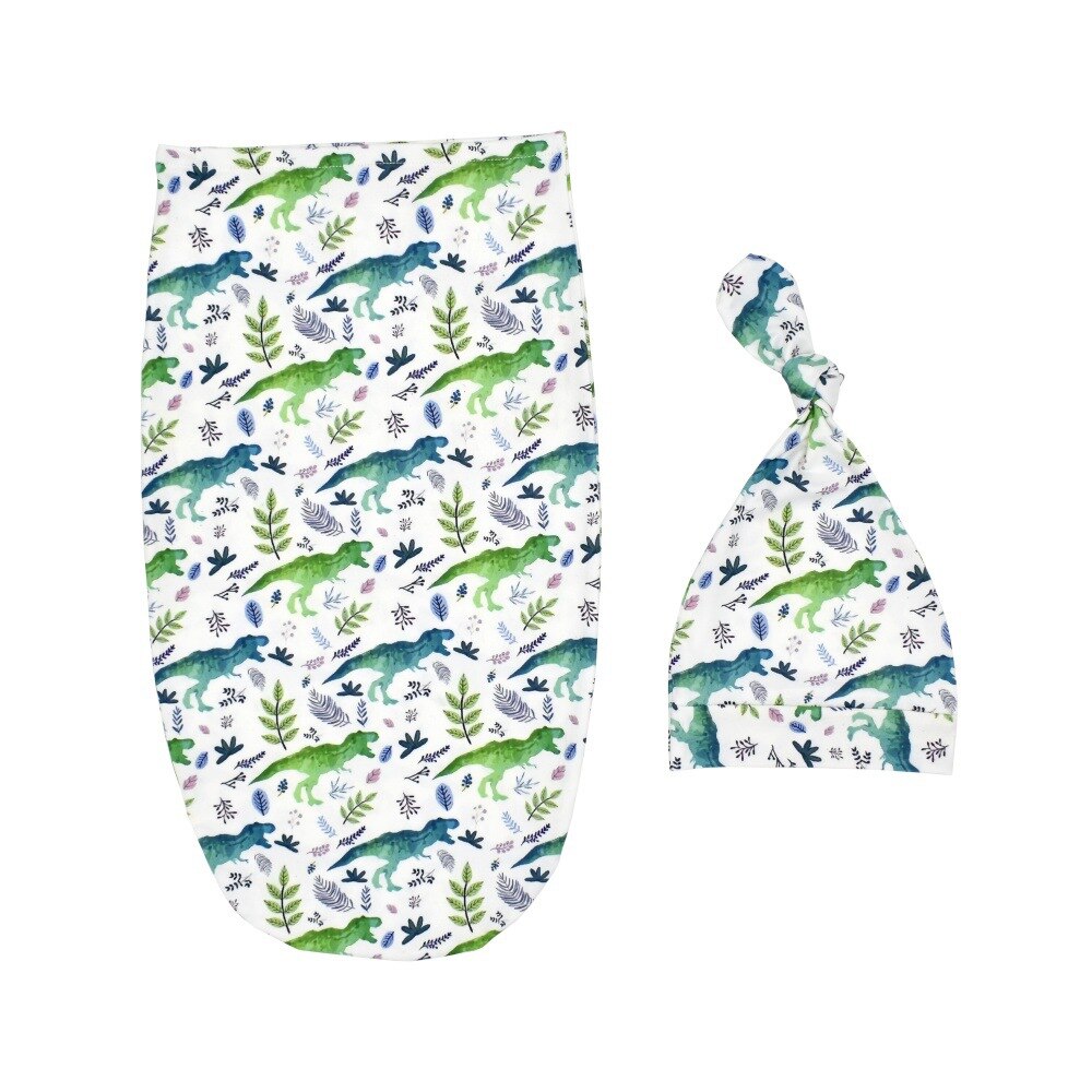 Comfortable newborn swaddle and baby headband set, ensuring a serene sleep for infants