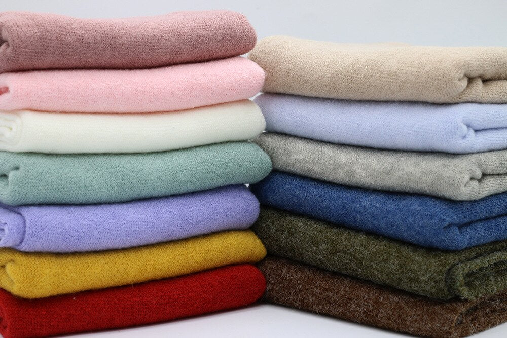 Luxury knitted baby blanket wrap, a high-quality photography accessory for newborn studio backdrops.