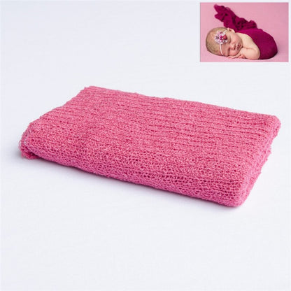 Baby accessory: plush knitted blanket, perfect for creating dreamy newborn photos