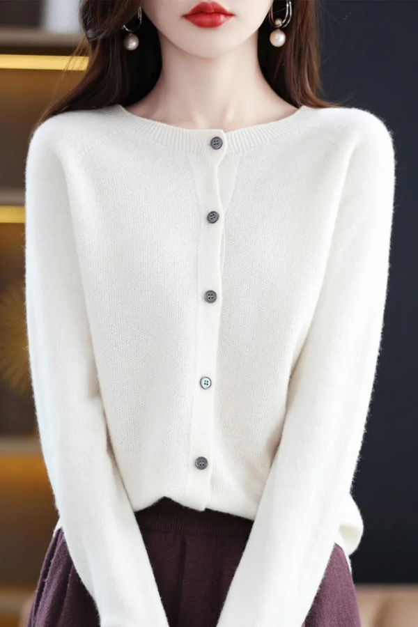 Chic button-front long cardigan for women, ideal for casual, elegant, and versatile style.