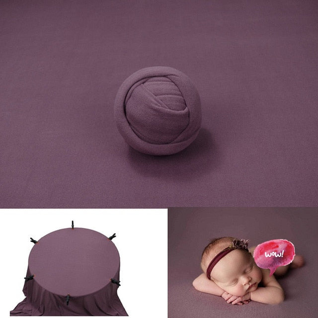 Newborn photography: set includes a stretchy wrap and a plush faux fur backdrop
