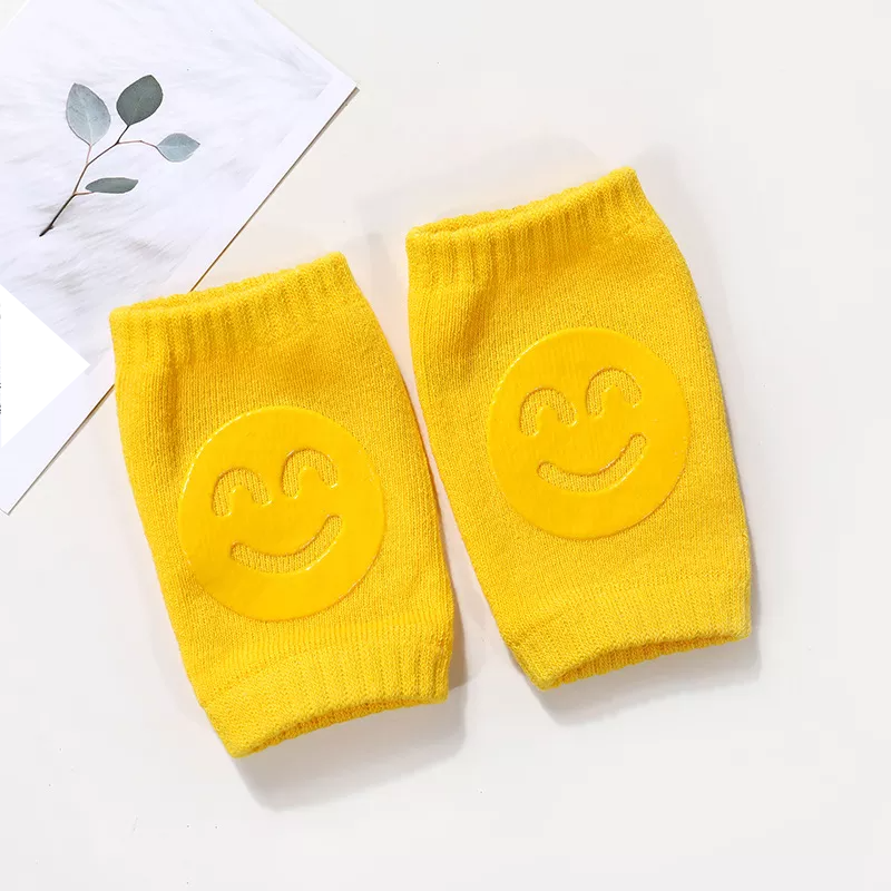 Baby crawling knee pads with a soft terry lining, ensuring maximum comfort for sensitive skin.