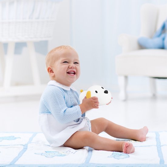 BPA-free silicone night light, a safe and gentle sleep aid for baby room. Soothing comfort.