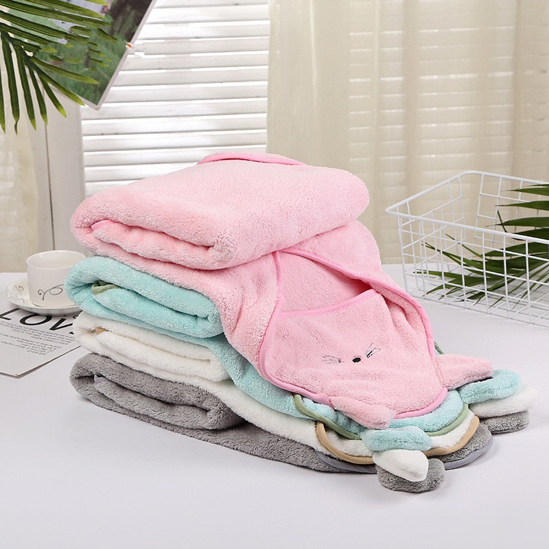 Unisex baby hooded bath towel in organic bamboo, highly absorbent for after bath or beach. Newborn essential.
