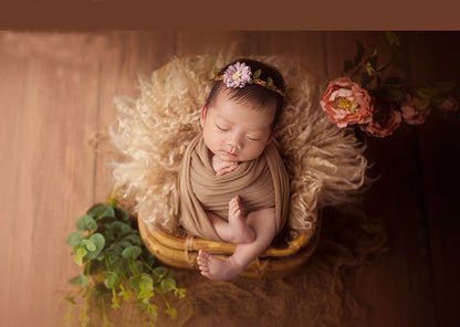 Organic wool photography blanket for babies, enhancing newborn photo shoots.