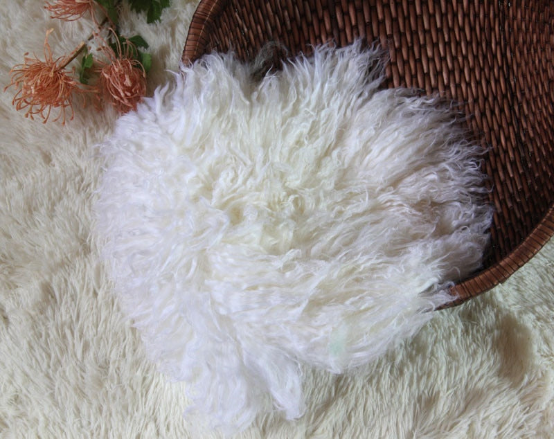 Chunky knit wool baby blanket, versatile newborn photography posing prop.