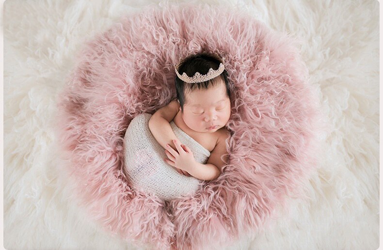 Luxurious wool newborn blanket, essential for professional baby photography props.