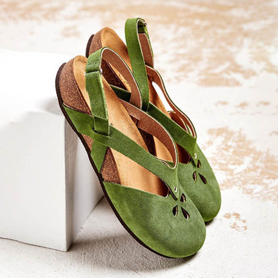 Stylish women's casual flat sandals for summer comfort. Perfect everyday open-toe footwear.
