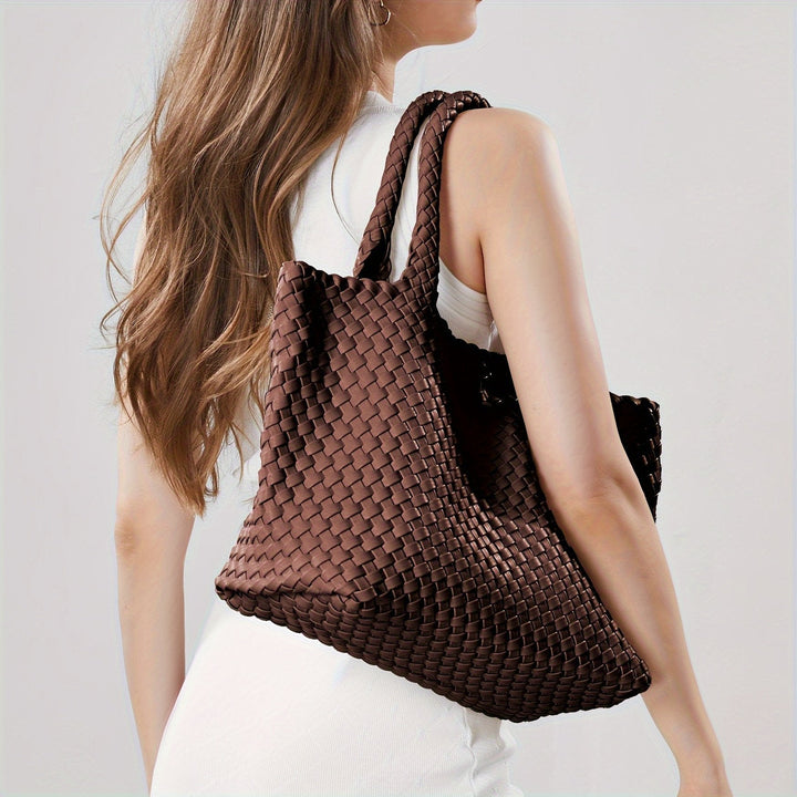 Casual large woven handbag for women, perfect for beach days, shopping, or city strolls.