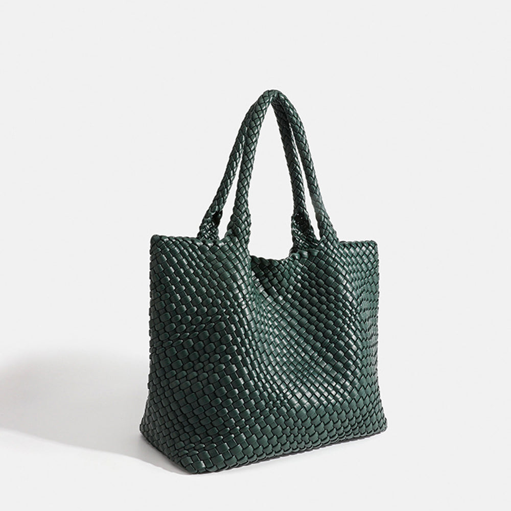 Fashionable large women's woven handbag, ideal for a casual yet chic and spacious carry.