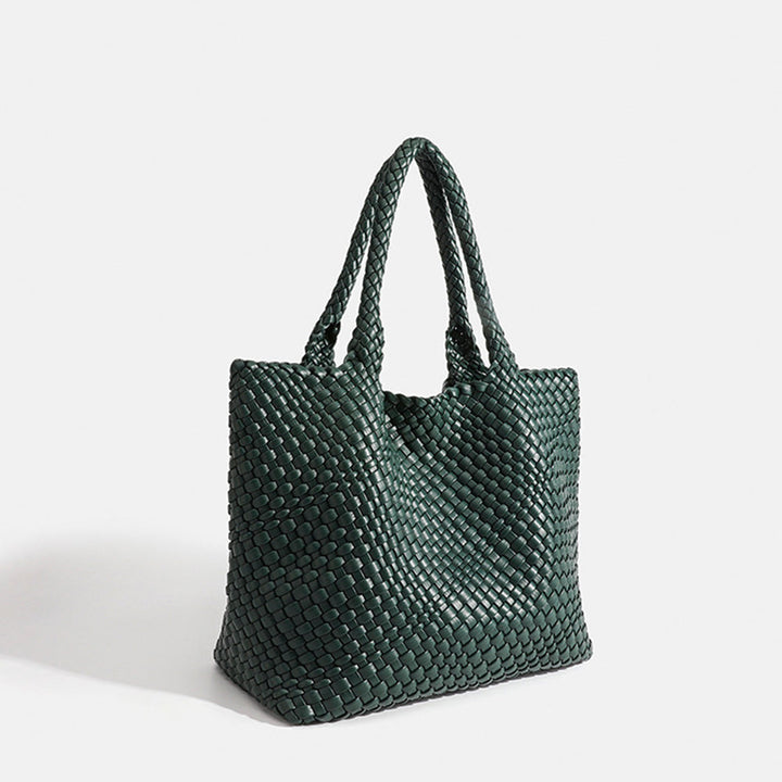 Fashionable large women's woven handbag, ideal for a casual yet chic and spacious carry.