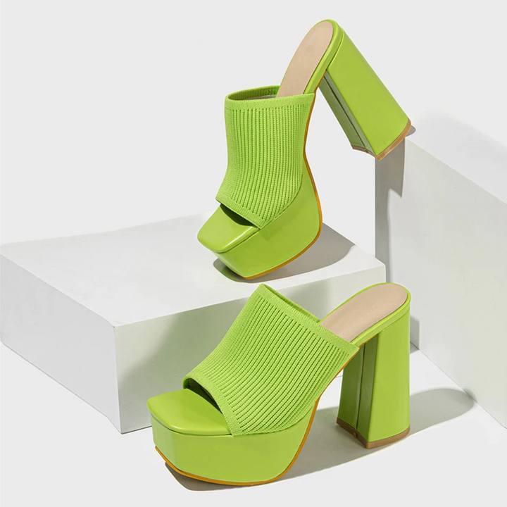 Fashionable platform sandals for women, designed for everyday wear with a comfortable elevated sole.