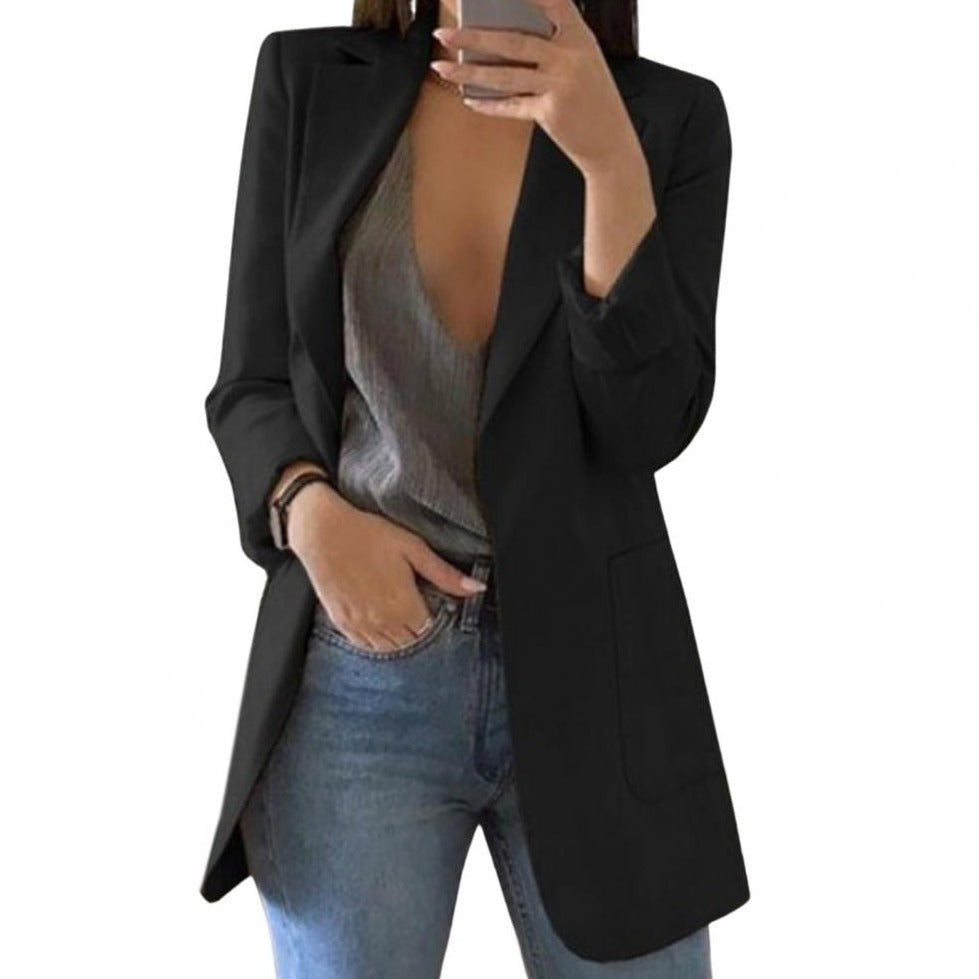 Stylish women's versatile blazer jacket with functional pockets, perfect for office wear or casual chic outfits.