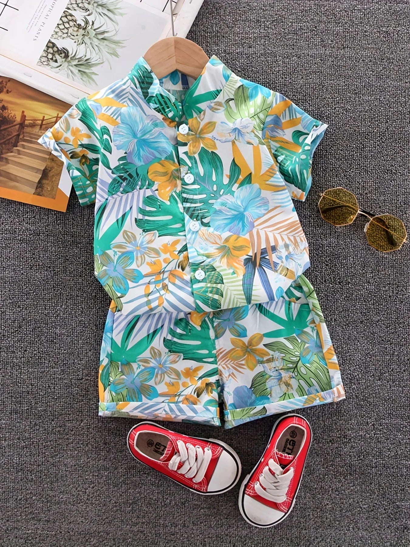 Kids apparel: White cotton short-sleeve set with attractive green leaf & blue floral patterns, toddler fashion.