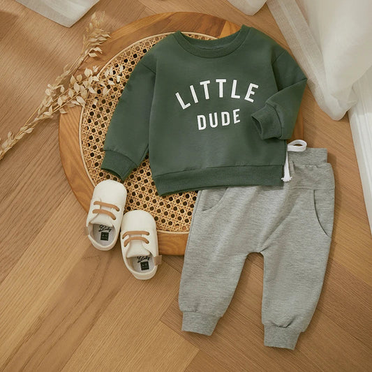 Toddler boys' cotton letterprint sweatshirt and pants set, ideal for autumn casual wear.