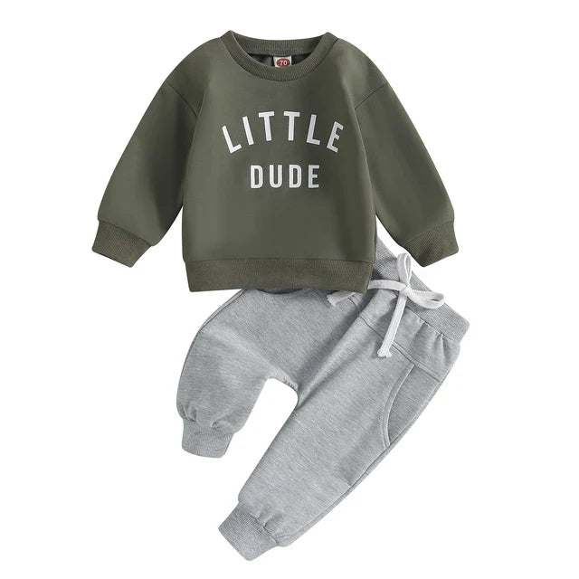 Stylish letterprint detail on a toddler boys' casual cotton autumn sweatshirt and pants.