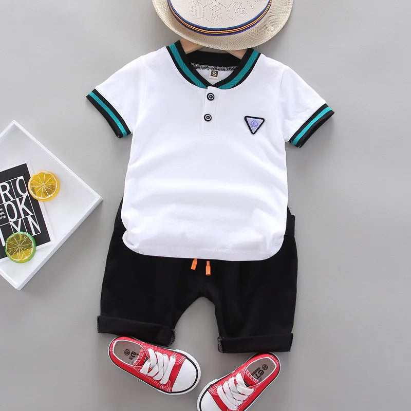 Toddler boys' soft cotton short-sleeve top and shorts set, ideal for summer playwear