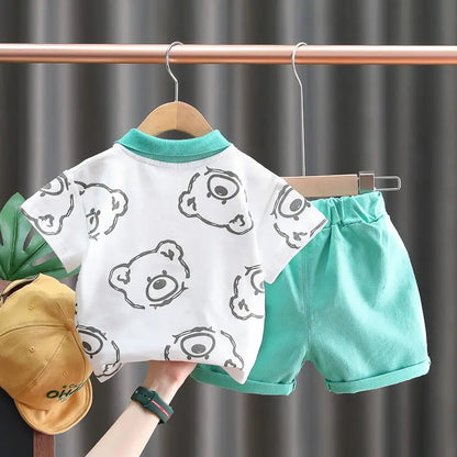Children fashion: adorable cartoon bear print t-shirt and shorts for toddlers.