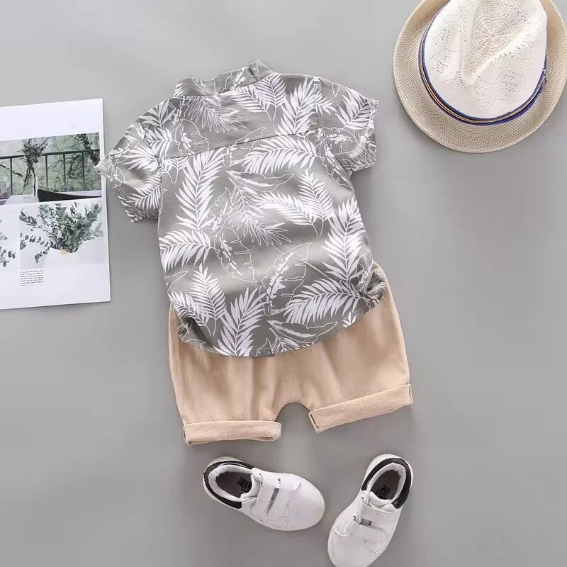 Toddler boys' summer fashion: printed short-sleeve top and blue shorts, a comfy and stylish infant set.