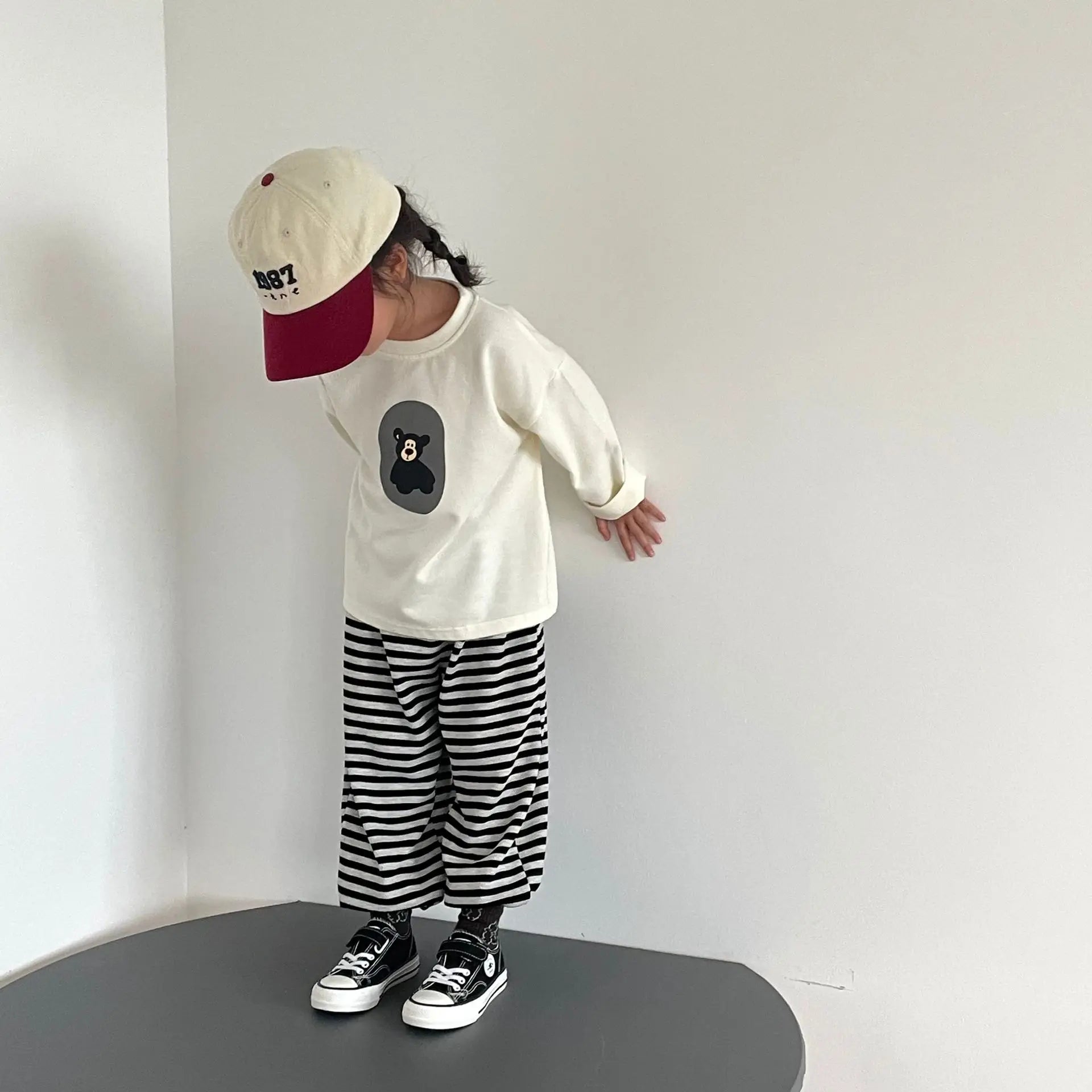 Comfortable unisex cotton sweatshirt for kids, adorned with a playful bear design, autumn essential.