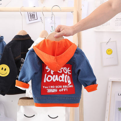 Detail of the zipper and dog print on a blue hooded toddler jacket, ideal for boys and girls outerwear.