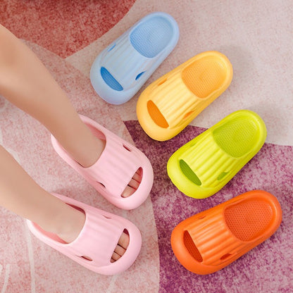 Children's protective anti-slip slippers, ideal for first steps, soft and lightweight baby shoes