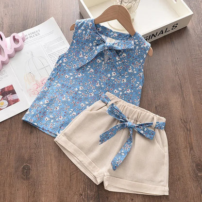 A versatile floral blouse and pants set for toddler girls, great for everyday summer wear and comfort.