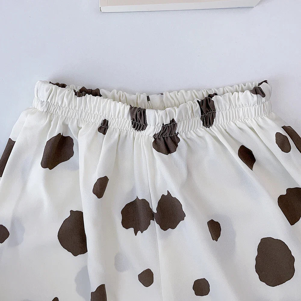 Girls' fashion set: striped short-sleeve top and blue polka dot pants, comfortable playwear.