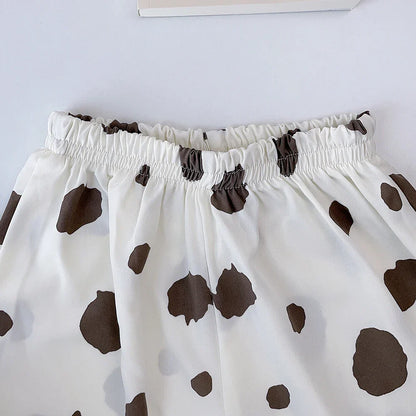 Girls' fashion set: striped short-sleeve top and blue polka dot pants, comfortable playwear.