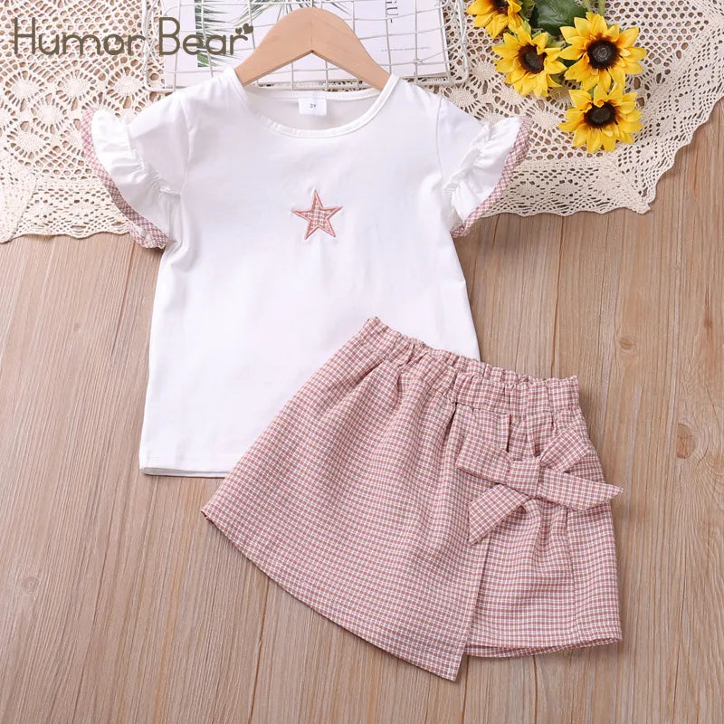 Cute pink star print toddler girl's summer outfit set with breathable short sleeves and comfy shorts.