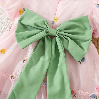 Girls' sleeveless floral summer dress, featuring a stylish back bow for toddlers.