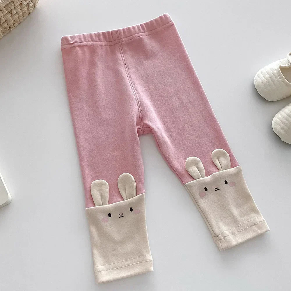 Close-up of soft cotton fabric on gray children's leggings, highlighting comfort and quality.