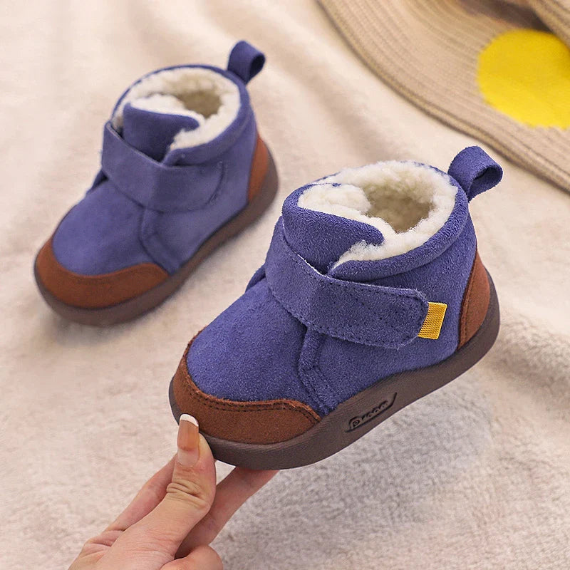 Toddler girls' warm snow boots in a light pink shade, ideal for keeping little feet toasty