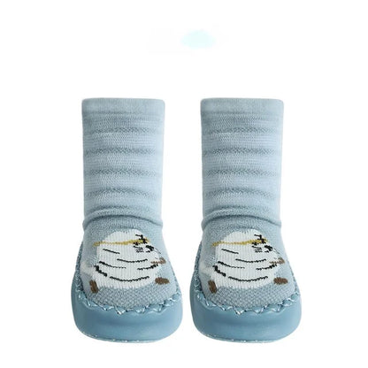 Soft cotton toddler non-slip socks with a charming giraffe animal design for babies