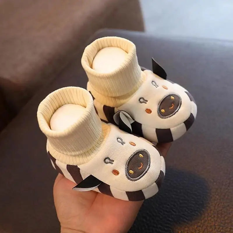 Warm toddler shoes, non-slip bottom, providing comfort and grip for early walkers