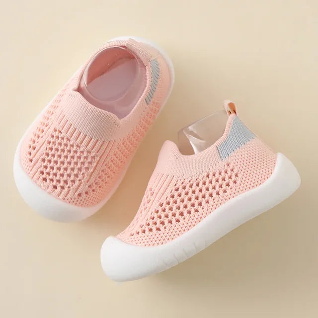 Kids' non-slip sneakers with easy hook-and-loop closure for toddlers