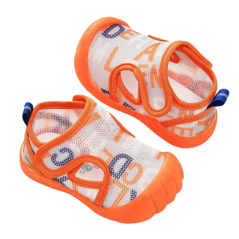 Quick-dry aqua shoes for toddlers, featuring durable toe protection and easy-on straps